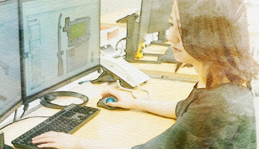 技術スタッフが微笑んでいる様子（スマホ版）