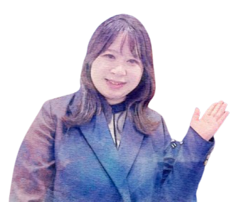 総務部の女性スタッフが明るくポージングしている社員紹介用の写真